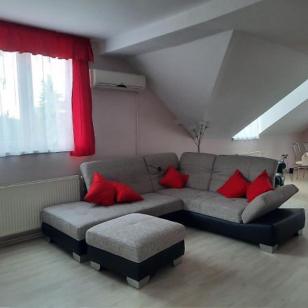 Fitt Apartman Ленті Екстер'єр фото