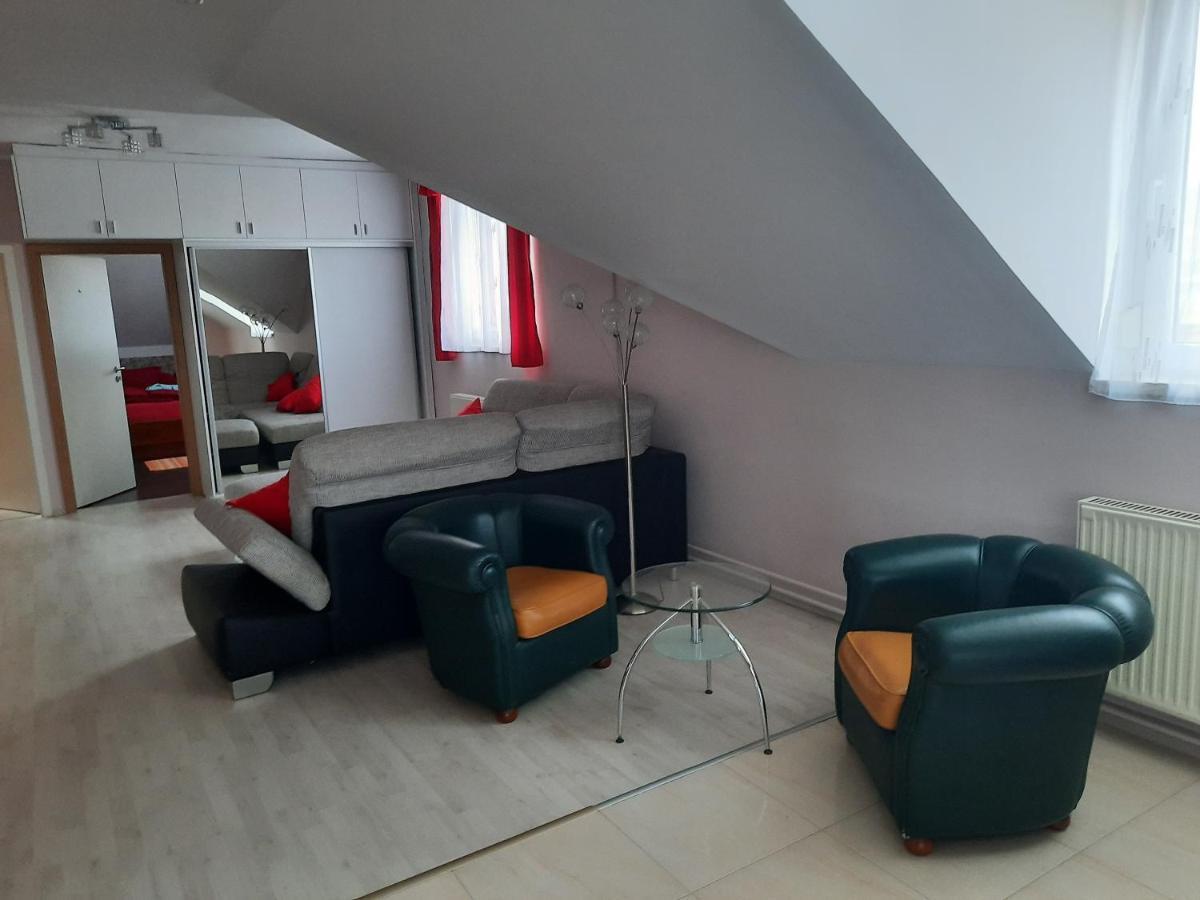 Fitt Apartman Ленті Екстер'єр фото