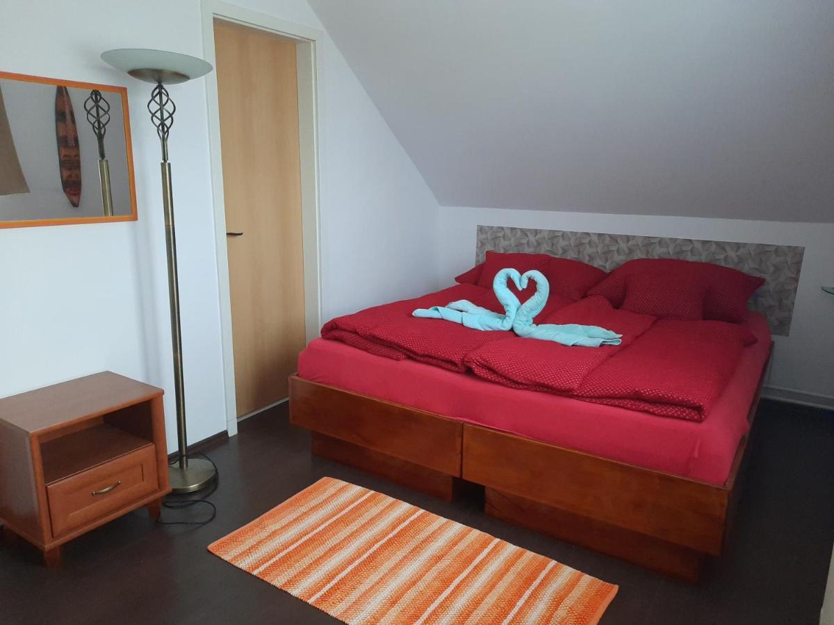 Fitt Apartman Ленті Екстер'єр фото