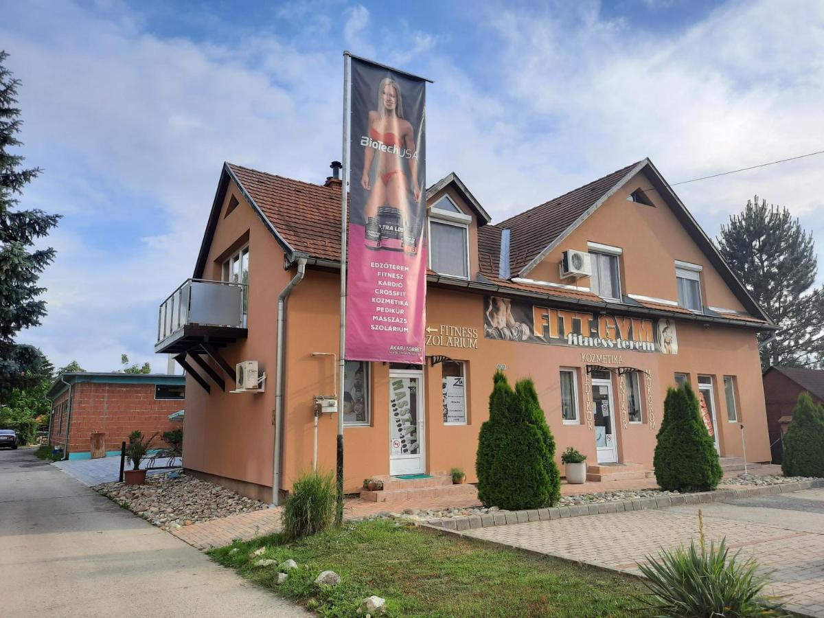 Fitt Apartman Ленті Екстер'єр фото